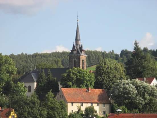 Blick auf Kirche in Gauernitz